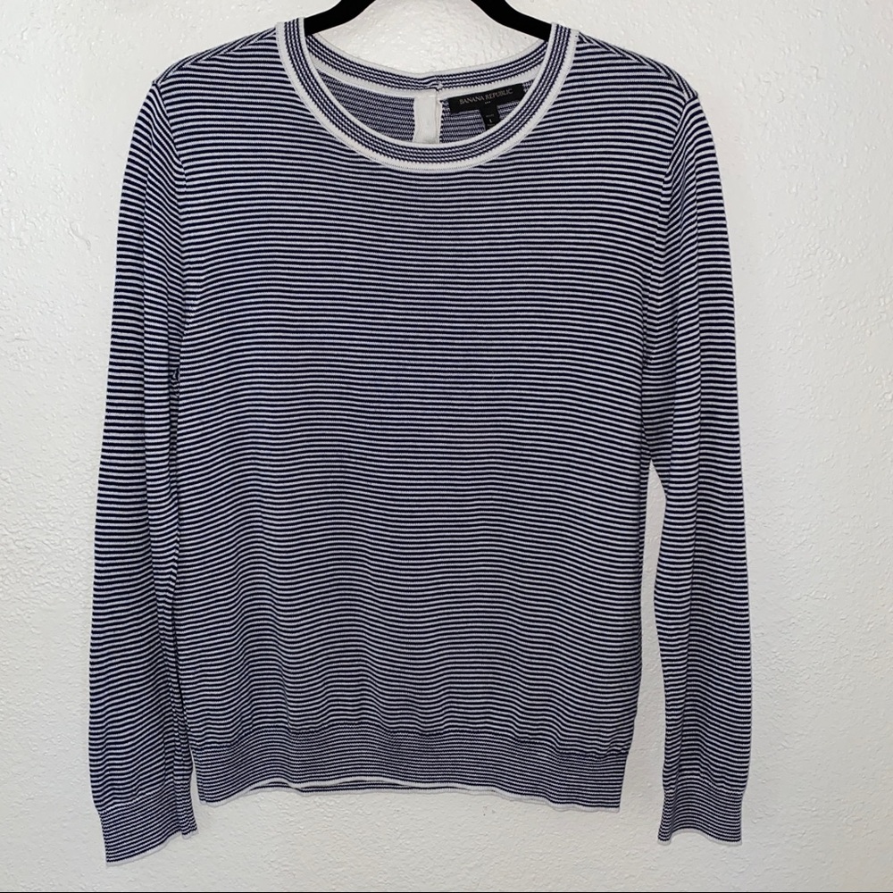 Banana Republic Factory Lightweight Crewneck Knit sweater. Size: Petite Large